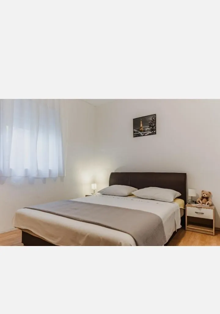 Apartman Peric Vir Apartment